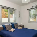 Paradise Blue Vila
