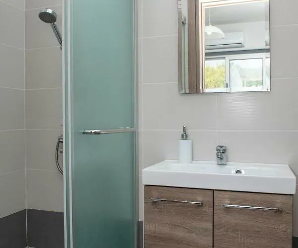 Villa Paradise Blue Pomos